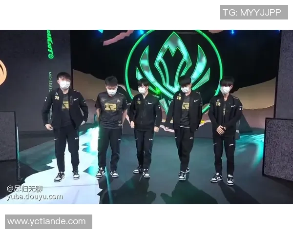 深圳篮球队整体压制革新探讨：从战术到团队协作的全面升级之路