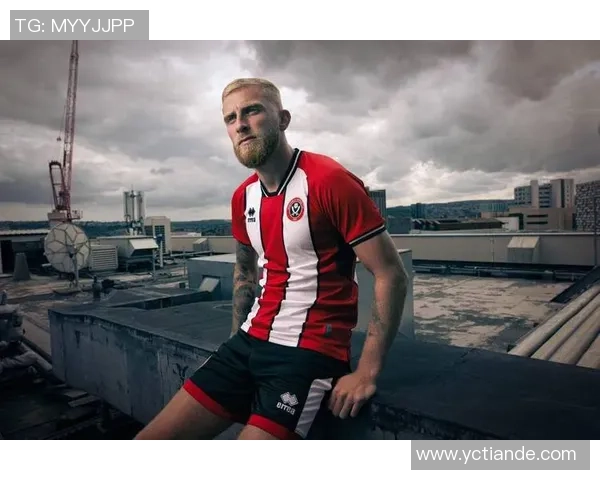 足球明星激情甩球衣瞬间精彩回顾展现运动魅力与热血青春 足球明星激情甩球衣瞬间精彩回顾展现运动魅力与热血青春